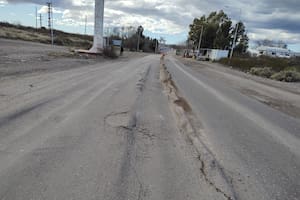 Ahuellamientos y roturas en la calzada de la ruta nacional N°151.