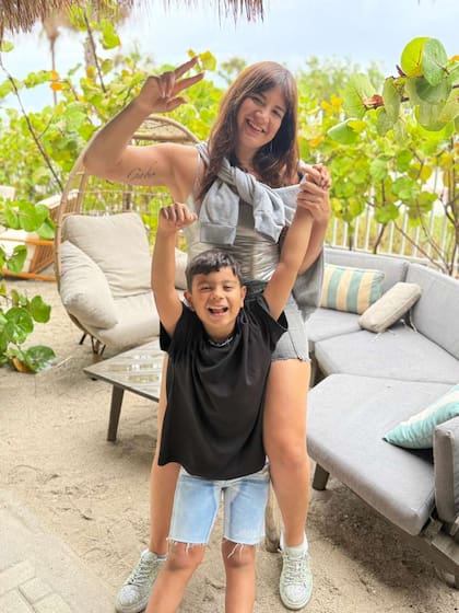 Ailín Pérez, combina a la perfección su tiempo entre el octágono y la vida con Ades, su hijo