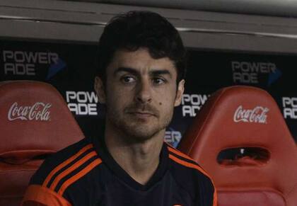 Aimar se retiro por las lesiones, aunque otros aseguran que su retiro se debió a que no tendría titularidad en River