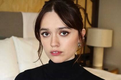 Aimee Lou Wood, actriz británica protagonista de la tercera temporada de The White Lotus, serie original de HBO.