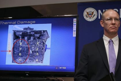 En 2013 se inició una investigación después de que se produjera un incendio en la batería a bordo de un 787, mientras esperaba en una puerta de embarque.