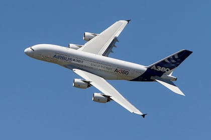 Airbus A380, el modelo del avión en cuyo interior se metió el influencer indio para mostrar el área de descanso de los tripulantes