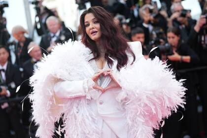 Aishwarya Rai lució un exclusivo diseño creado para ella por Cheney Chan
