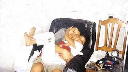 Aitbek Amangeldy y Saltanat Nukenova en Pavlodar, Kazajistán (1996-1997)