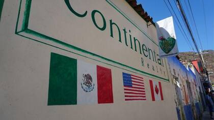 Ajijic está lleno de agencias de finca raíz que prestan servicios, sobre todo, a extranjeros en busca de quedarse.