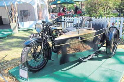 AJS 38/2A: La mejor motocicleta del show, con sidecar incluído