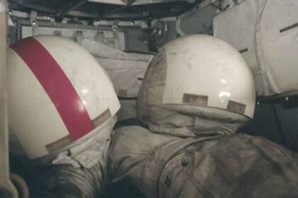Al acabar la misión Apolo 17, en diciembre de 1972, los trajes espaciales y cascos quedaron cubiertos de polvo lunar