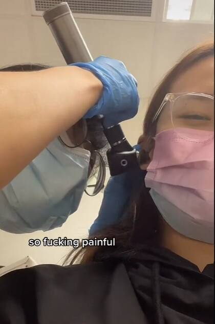 Al agravarse el inconveniente, la mujer asistió a un hospital en Singapur
Foto: captura de pantalla