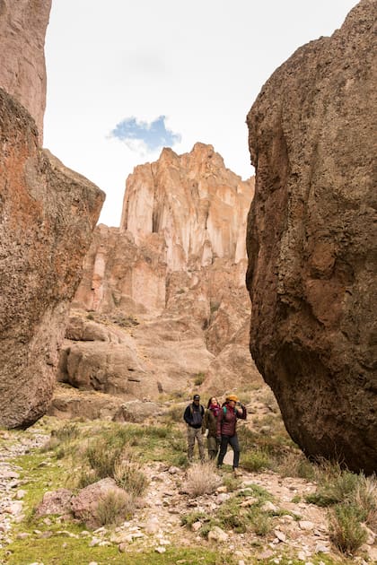 Al alero se llega caminando por un cañadón muy lindo.