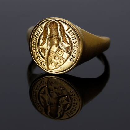 Al anillo de oro que perteneció a un Primer Ministro británico lo encontró un hombre de 85 años
