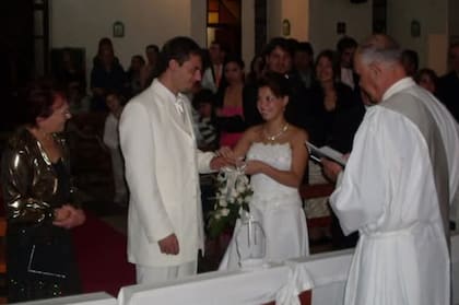 Al año de conocerse se casaron