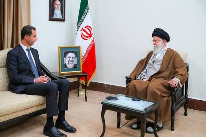 Al-Assad se reúne en Teherán con el líder supremo de Irán tras la muerte de Raisi en un siniestro aéreo