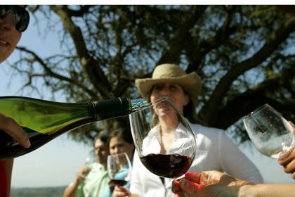 Al atardecer el ritual de un buen tinto cordillerano