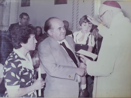 Al bautismo de Guzmán, Alfonsín envió como representante al entonces intendente de Salta, Roberto Gali