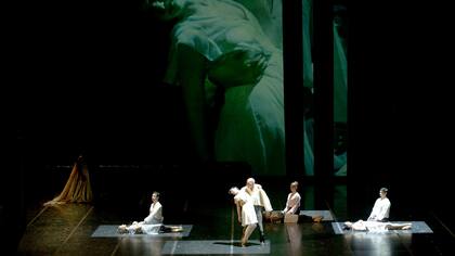 Al borde del teatro, Bosque de espejos devuelve a los protagónicos a intérpretes en el final de su carrera