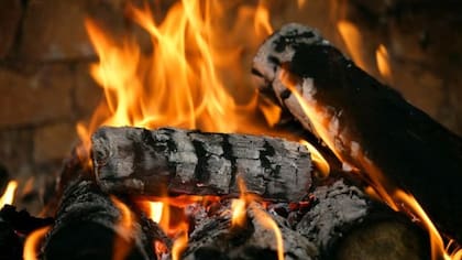 Soñar con una fogata o una chimenea se asocia a la necesidad de reconectar con quienes eran importantes en la infancia, o con quienes representan el hogar