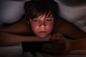 ¿A qué edad los niños empiezan a consumir pornografía?