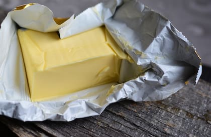 Al consumir demasiadas grasas saturadas, aumentás secundariamente tu colesterol LDL porque tu cuerpo no es capaz de eliminarlo