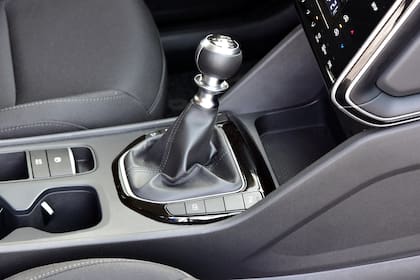 Al dejar el auto en cambio se fuerza la caja de manera innecesaria y se incrementa el riesgo al momento de arrancar