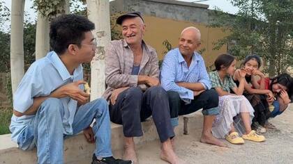 Al doctor Li le encanta dirigir una clínica rural y está de guardia las 24 horas del día, los 7 días de la semana.