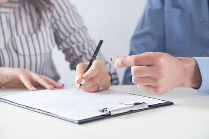 Al enfrentarse a la jubilación y a la administración de sus ahorros, algunas parejas se encuentran con diferencias irreconciliables en la manera de manejar las finanzas (Foto Canva)