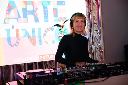 Al evento de arte lo acompa buena msica.