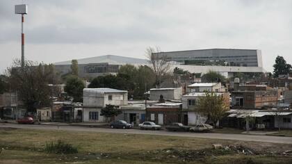 Al fondo, parte trasera de City Center, donde se llevará a cabo la boda de Messi. Al frente, Bº La Granada.