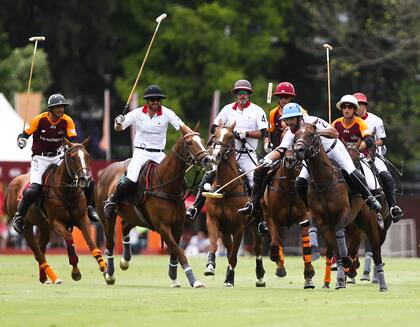 Al frente del pelotón, Juan Zavaleta pega en el aire; La Irenita complicó a La Aguada