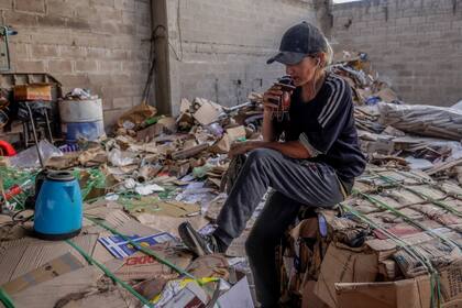 Al galpón que compra y vende reciclables sobre la calle Juan Bautista Alberdi, en San Fernando, llegan unas 100 personas por día a vender lo que recolectaron.