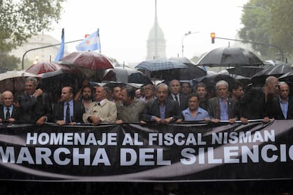 Al grito de "Justicia", la gente rompió el silencio en la marcha por Nisman