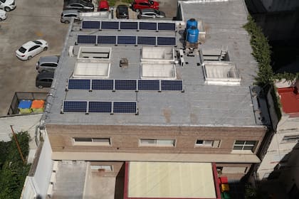 AL GROUP S.A. instaló los paneles solares en las oficinas del Movimiento de los Focolares de la calle Lezica 4358, barrio de Almagro.