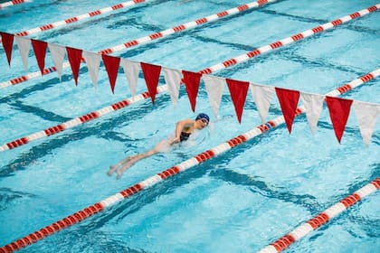  Al hacer natación se mueven casi todos los músculos del cuerpo y es una actividad suave para las articulaciones
