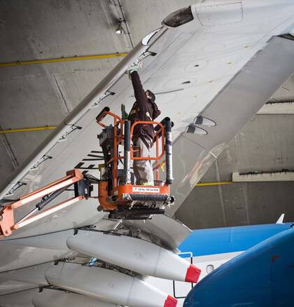 Al hangar 4 llegan los aviones para hacer una “revisión menor” de uno a tres días: se limpian en profundidad, se inspeccionan y se realizan cambios periódicos de piezas superficiales