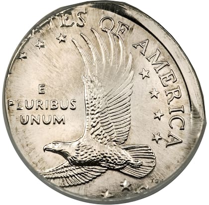 Al igual que el anverso, partes del reverso también aparece desalineado