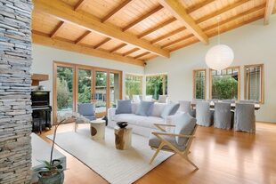 Al igual que el resto de la casa, el living tiene inspiración escandinava.