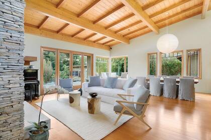 Al igual que el resto de la casa, el living tiene inspiración escandinava.