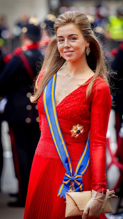 Al igual que su hermana mayor, lució la banda y el broche de la Gran Orden del León de los Países Bajos.