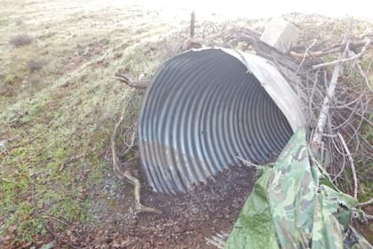 Al ingresar al predio, los agentes hallaron un túnel oculto de unos 30 metros