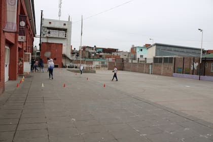 Al lado de la escuela N° 12 se logró construir una escuela secundaria y un jardín de infantes.
