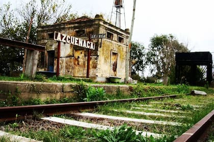 Al lado de la vieja estación, todos los fines de semana se instala una feria artesanal