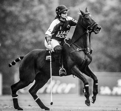 Al Maktoum pone dos equipos, UAE y UAE II, en la temporada alta británica de polo; ambos, con cuatro jugadores argentinos, llegaron a las semifinales por la Copa de la Reina.