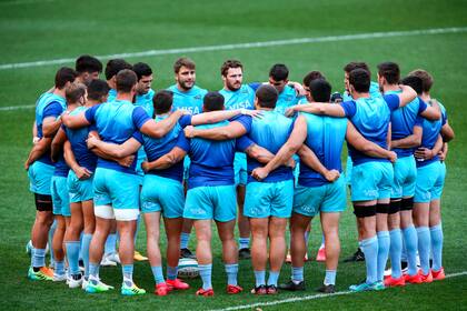 Al mal presente deportivo del seleccionado argentino, que encadena cinco amplias derrotas, se agregan el disgusto de la transgresión a una regla y la amonestación de la organización del Rugby Championship.