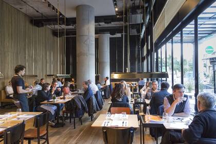 Al mando de Pablo Massey, esta cocina despacha productos locales, vegetales de estación y muy diversas y exquisitas carnes