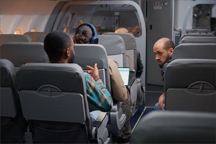 Al margen del regreso de las pantallas, American Airlines evalúa la posibilidad de ofrecer servicio de internet a sus pasajeros