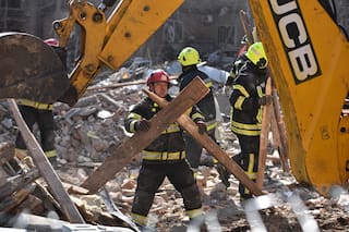 Al menos 16 muertos en ataques mientras el aniversario de Chernóbil resalta los riesgos en Ucrania