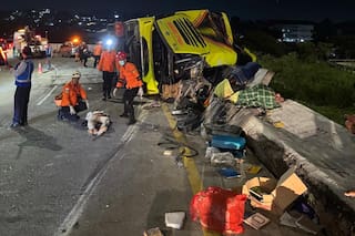 Al menos 16 muertos en un choque de autobús en Indonesia