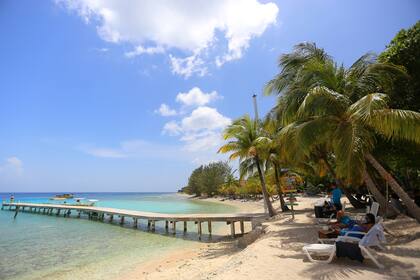 Al menos 2,3 millones de turistas llegan cada año a Utila