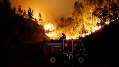 Al menos 25 muertos y 16 heridos por un incendio en Portugal