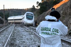 Al menos 40 personas murieron y más de 150 resultaron heridas en el accidente de tren más mortífero en España en más de una década