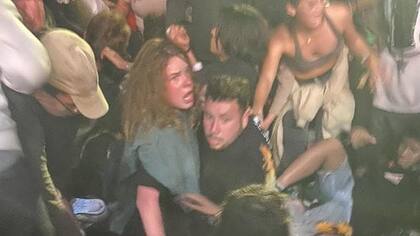 "En el VIP había muchísimos cuerpos tirados en el suelo. Los médicos fueron uno a uno tratando de reanimarlos”, relató el espectador del show de Travis Scott